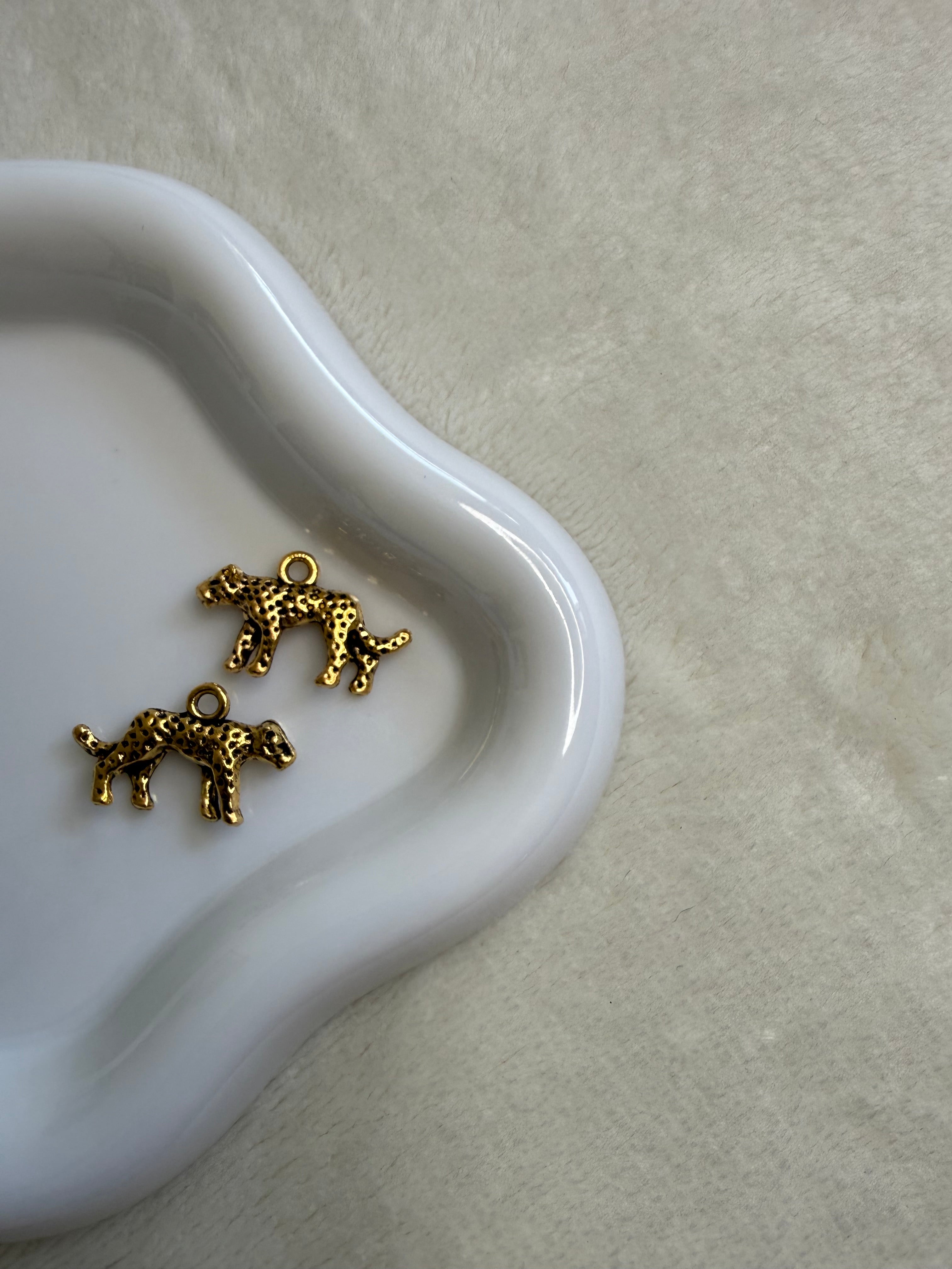 Charms leopard en or