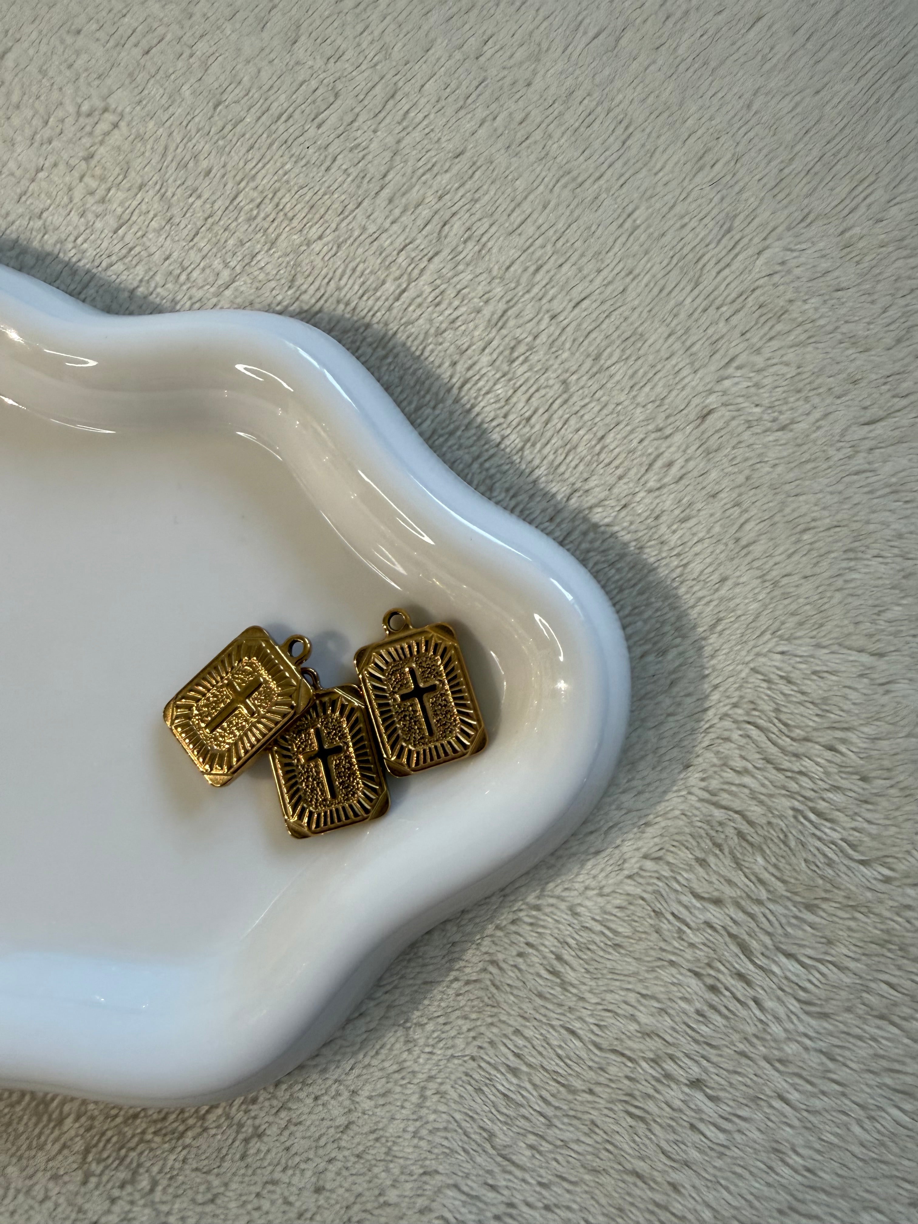 Charms religieux en or