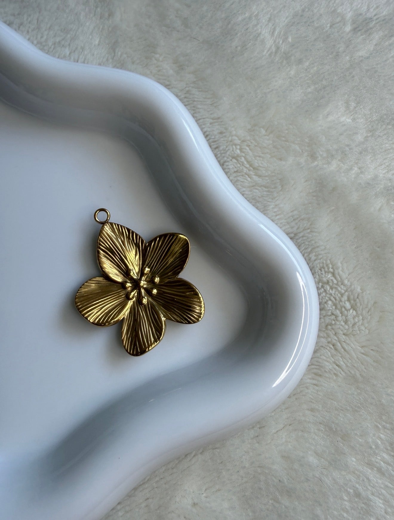Charms fleur en or